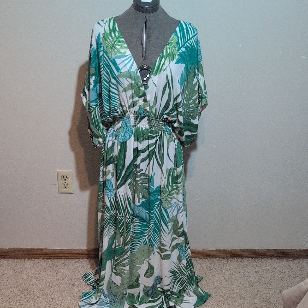 Cupshe Tropical Leaf Maxi Dress in Green and White